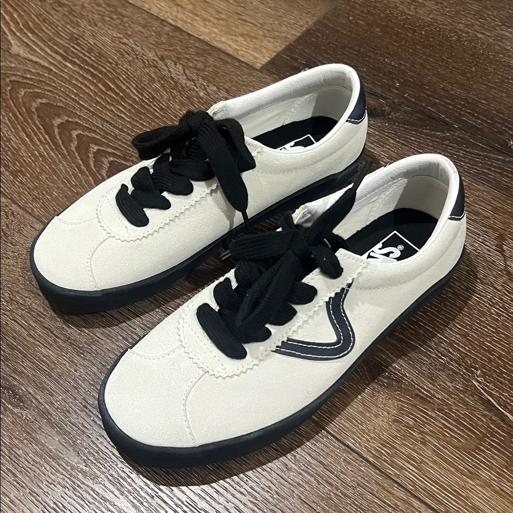 NWOT Vans sport low suede skate Shoes w/ Black Insole size 8 women size 6.5 men